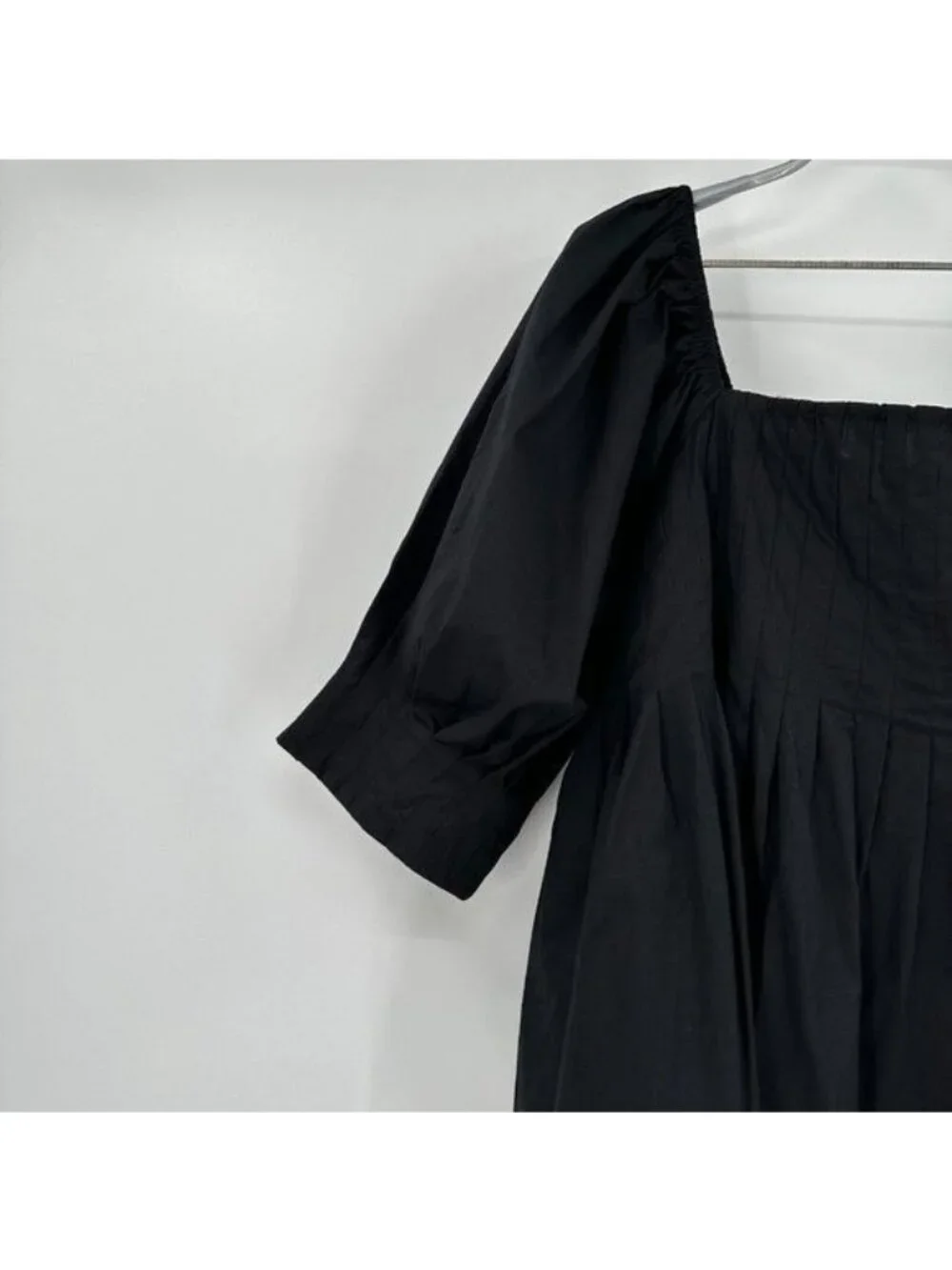 Pomander Place by Tuckernuck Black Shaye Blouse size S NWT Puff Sleeve Pleated